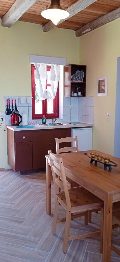 Anemos Guest House Karpathos Olympos  ภายนอก รูปภาพ