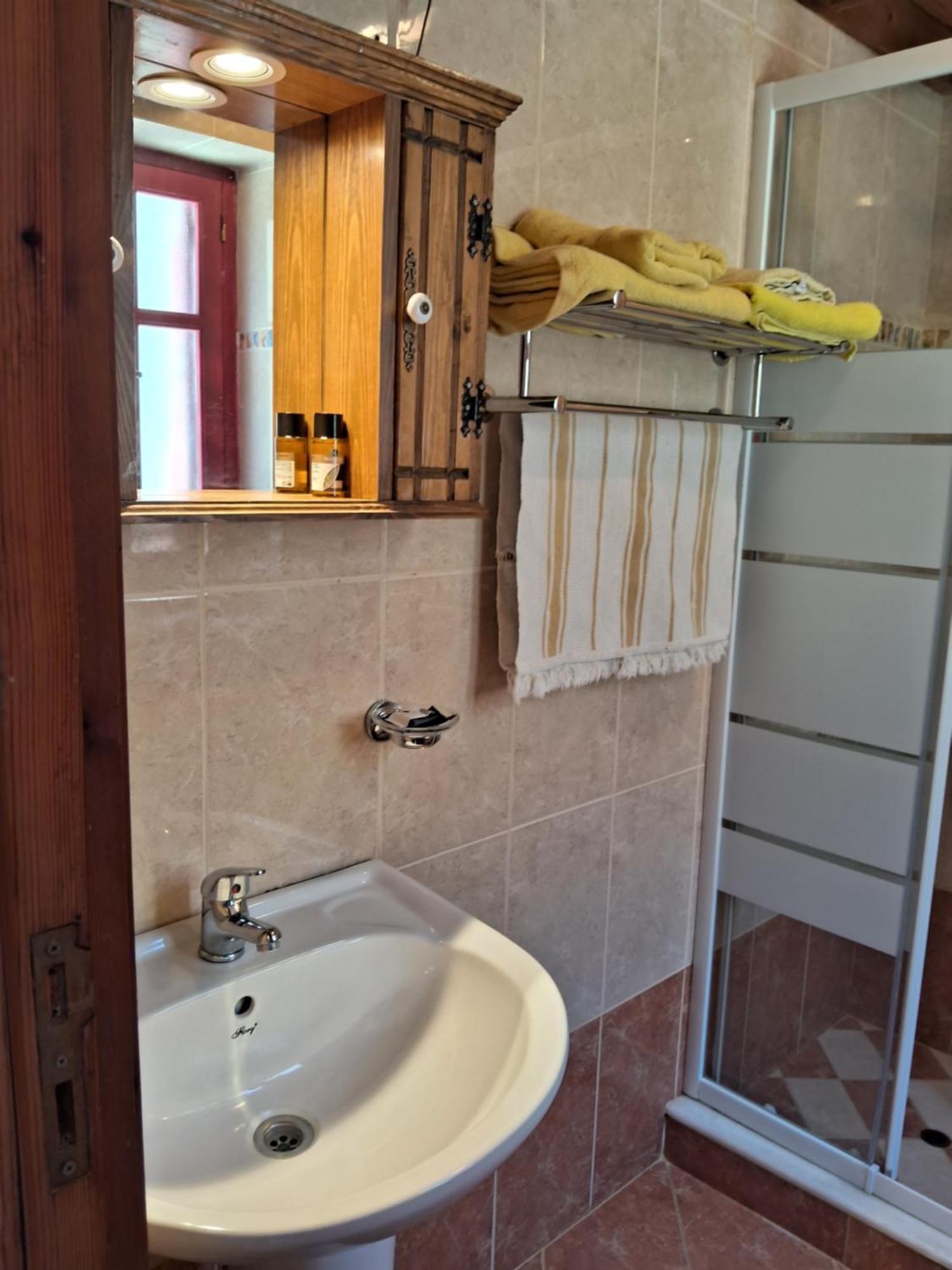 Anemos Guest House Karpathos Olympos  ภายนอก รูปภาพ